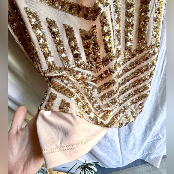 Gold sequin dress with low back - Picture 11 of 15